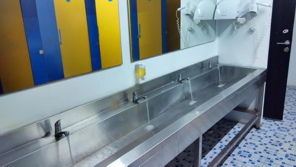 Cx Hostel Kuta Raya Kültér fotó