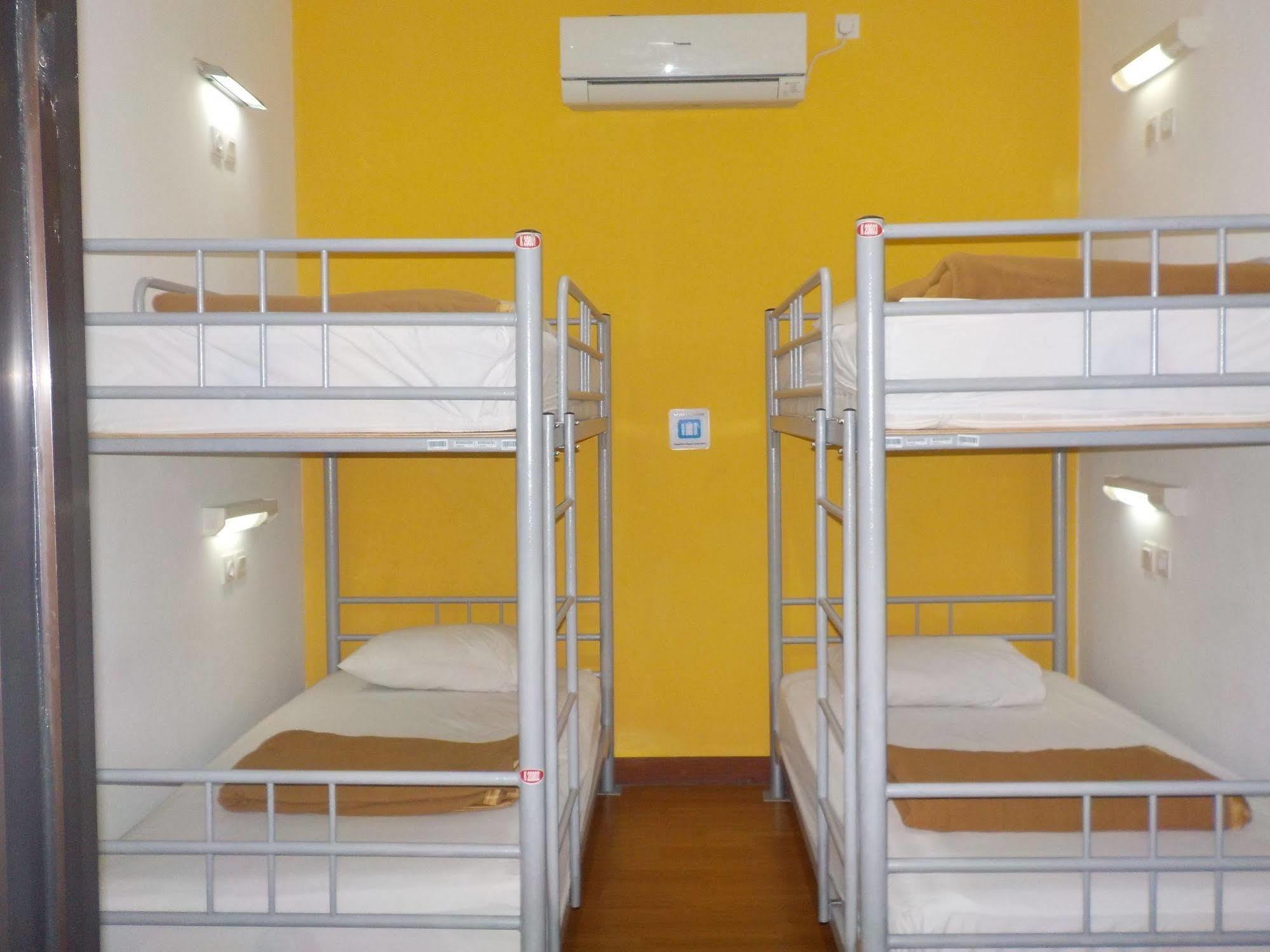 Cx Hostel Kuta Raya Kültér fotó