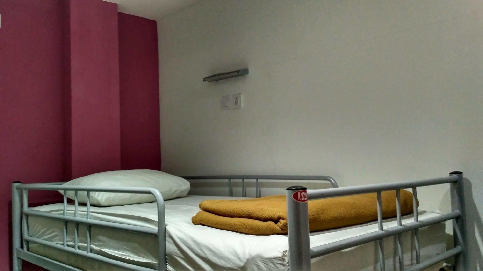 Cx Hostel Kuta Raya Kültér fotó