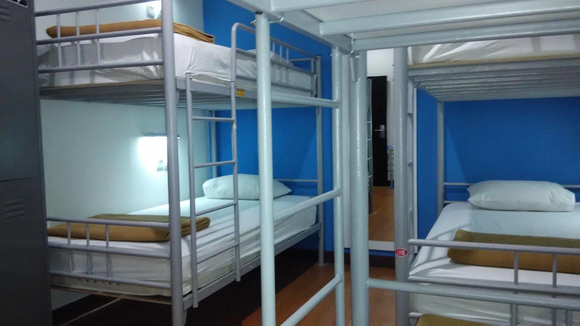 Cx Hostel Kuta Raya Kültér fotó