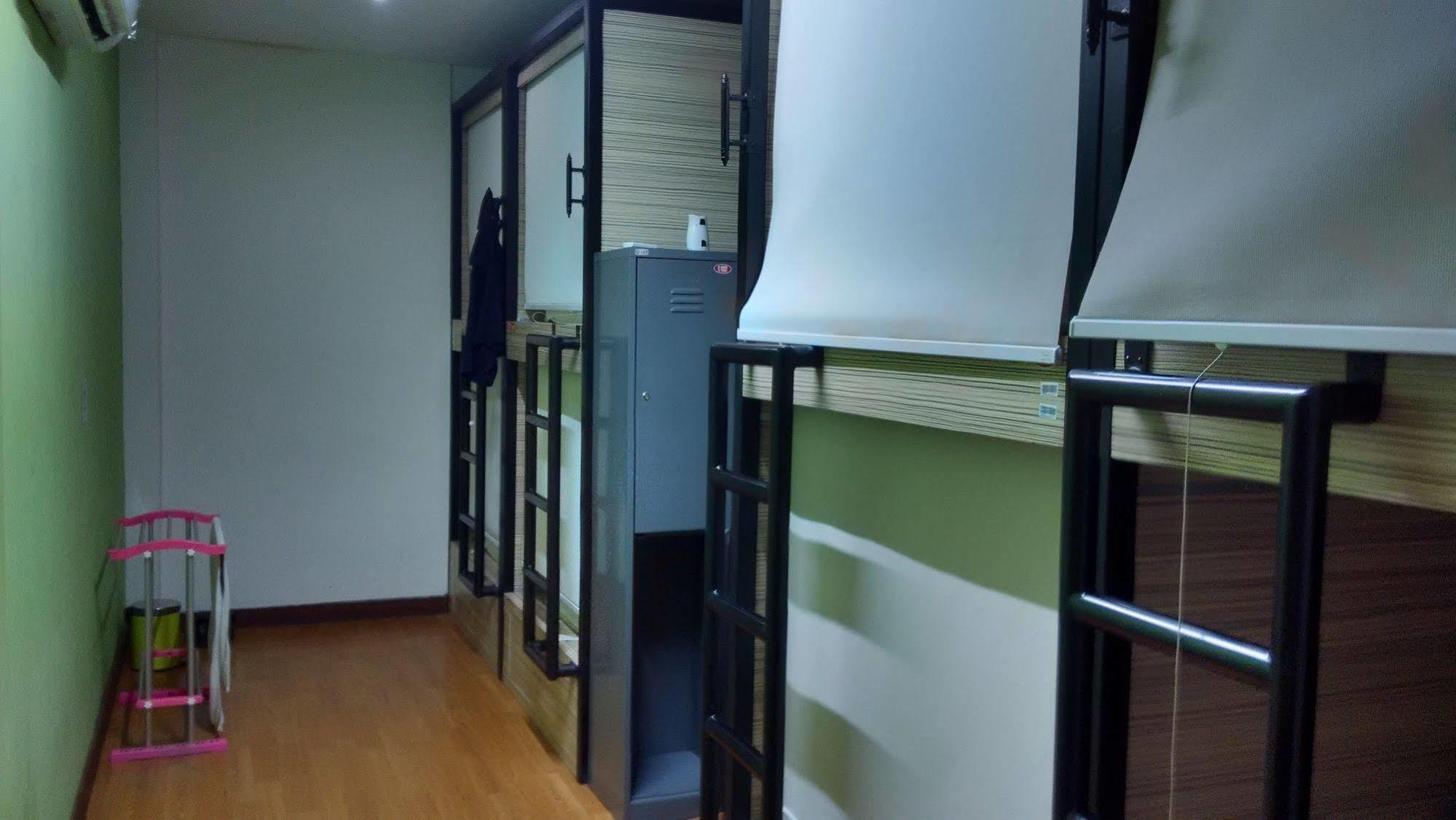 Cx Hostel Kuta Raya Kültér fotó
