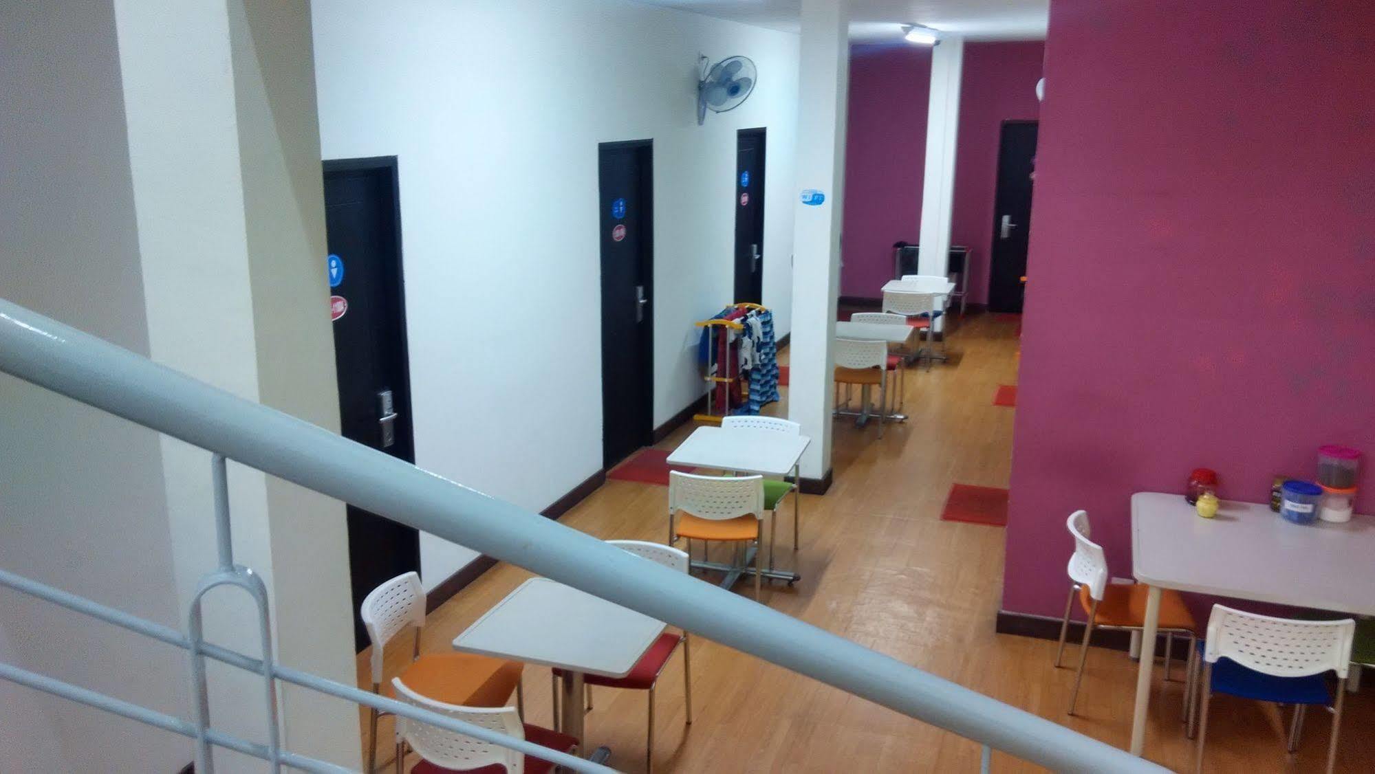 Cx Hostel Kuta Raya Kültér fotó