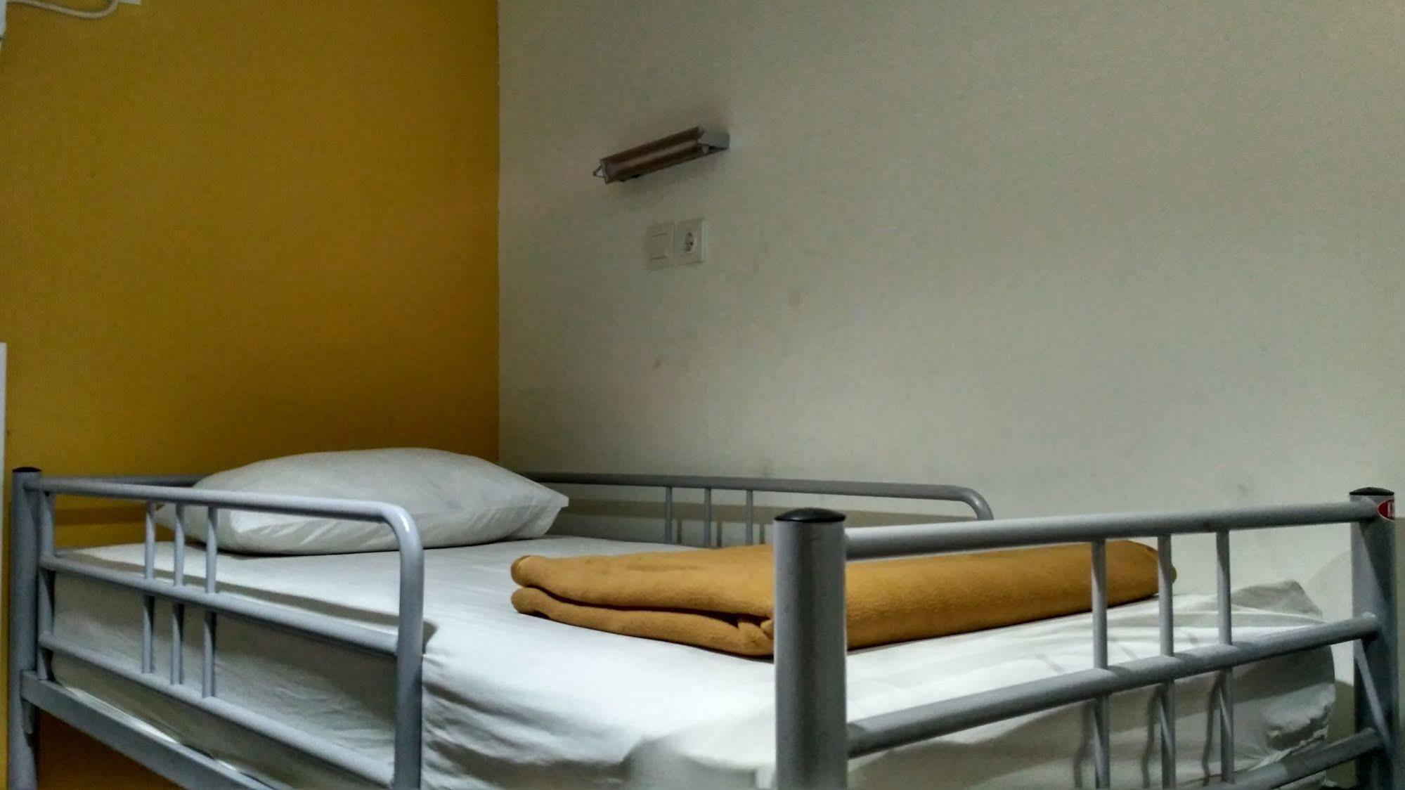 Cx Hostel Kuta Raya Kültér fotó