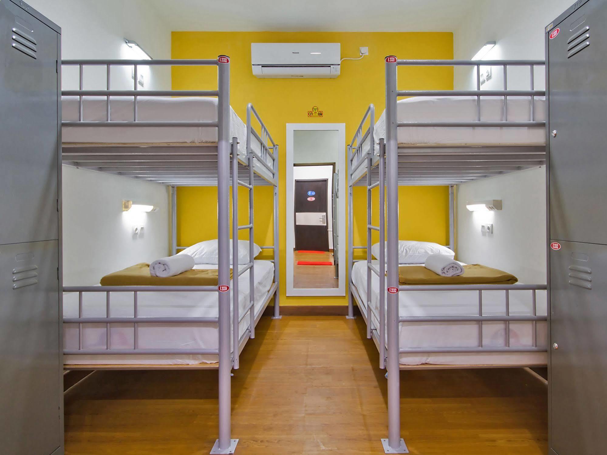 Cx Hostel Kuta Raya Kültér fotó