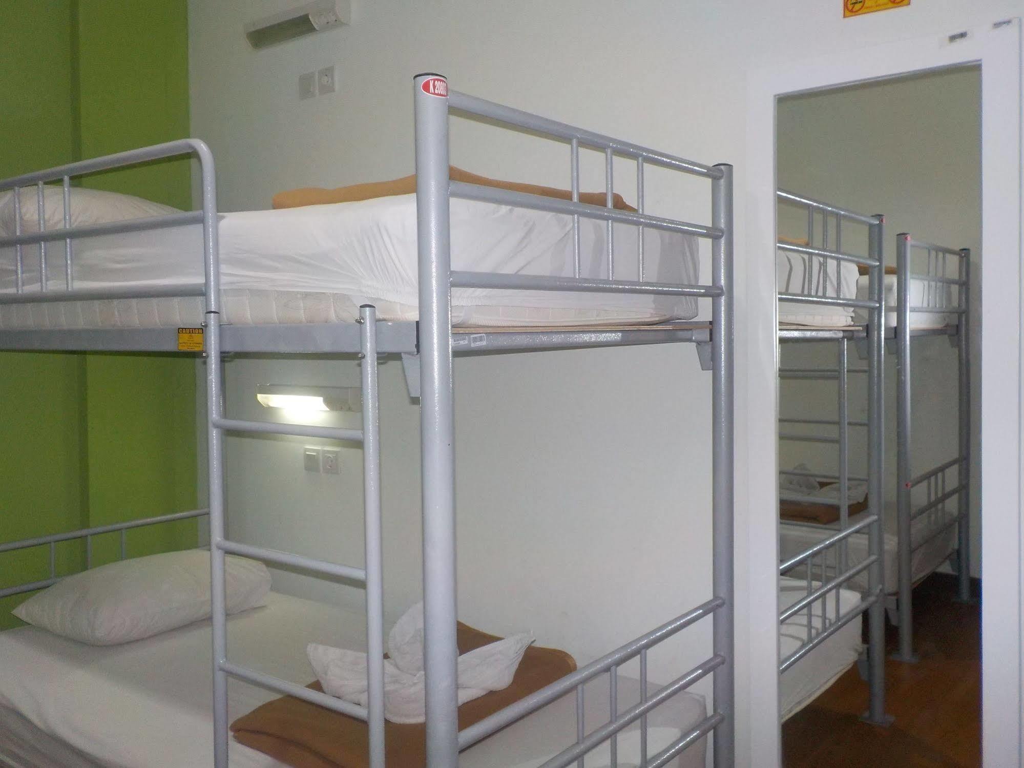 Cx Hostel Kuta Raya Kültér fotó