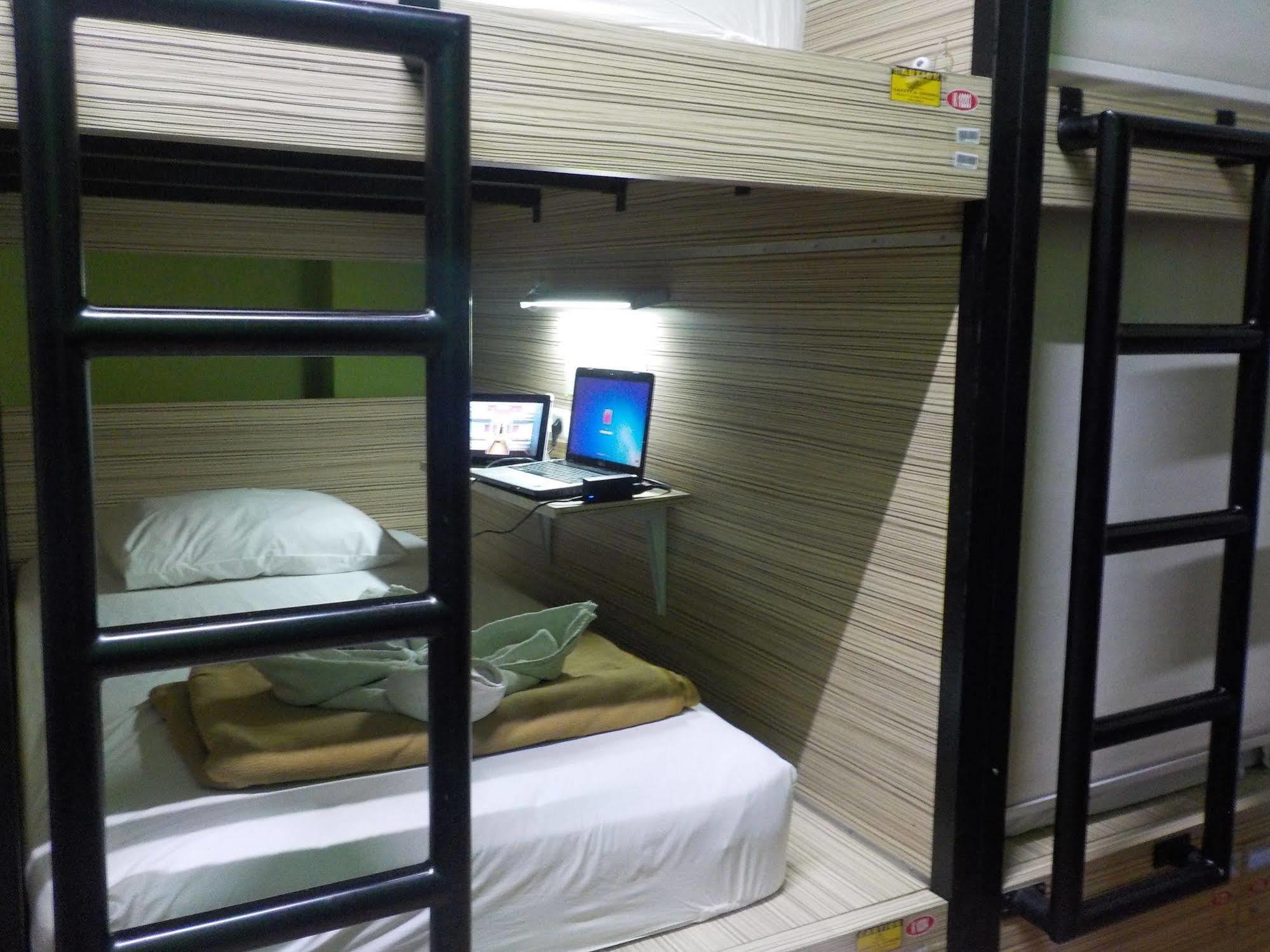 Cx Hostel Kuta Raya Kültér fotó