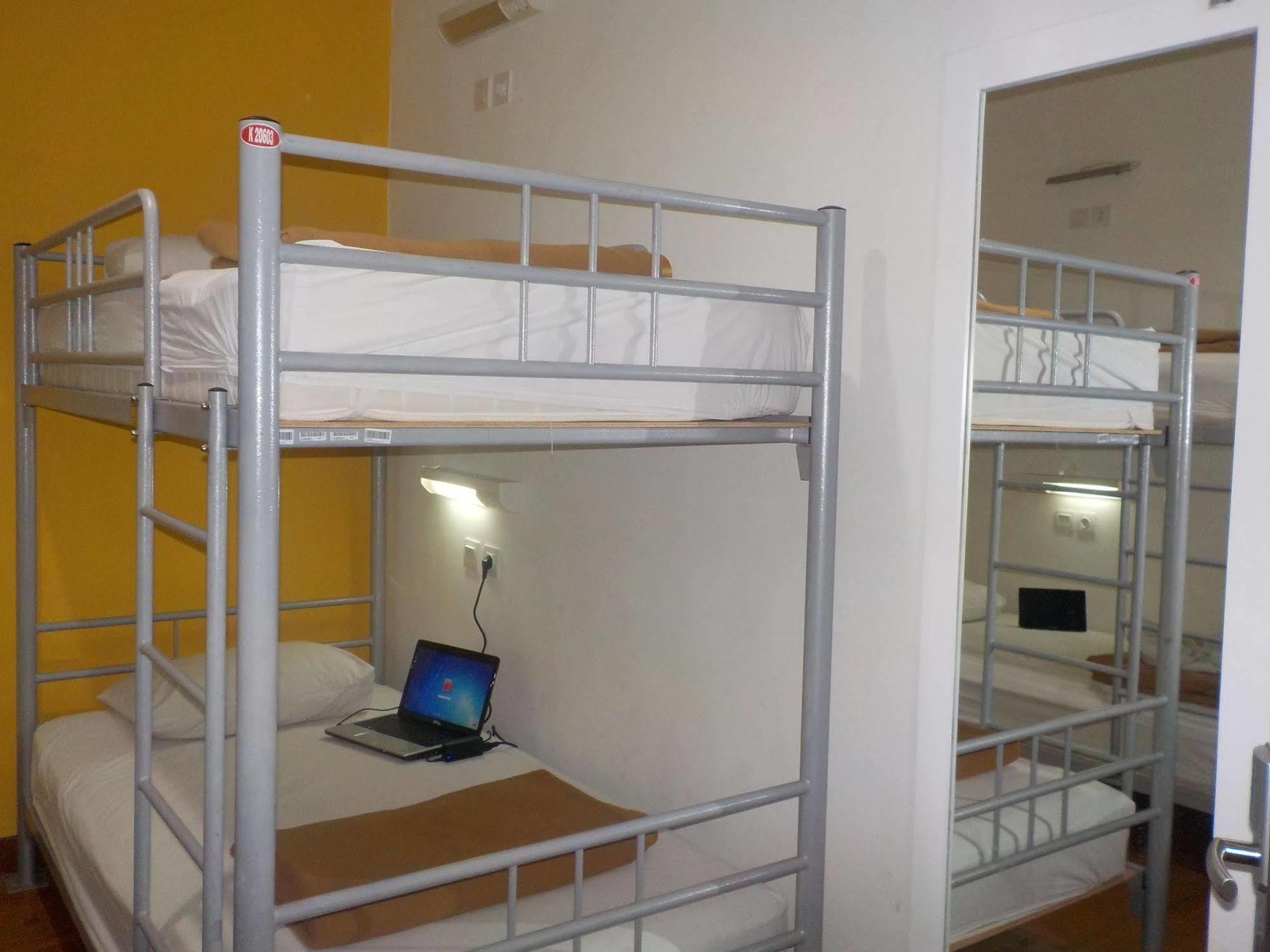 Cx Hostel Kuta Raya Kültér fotó