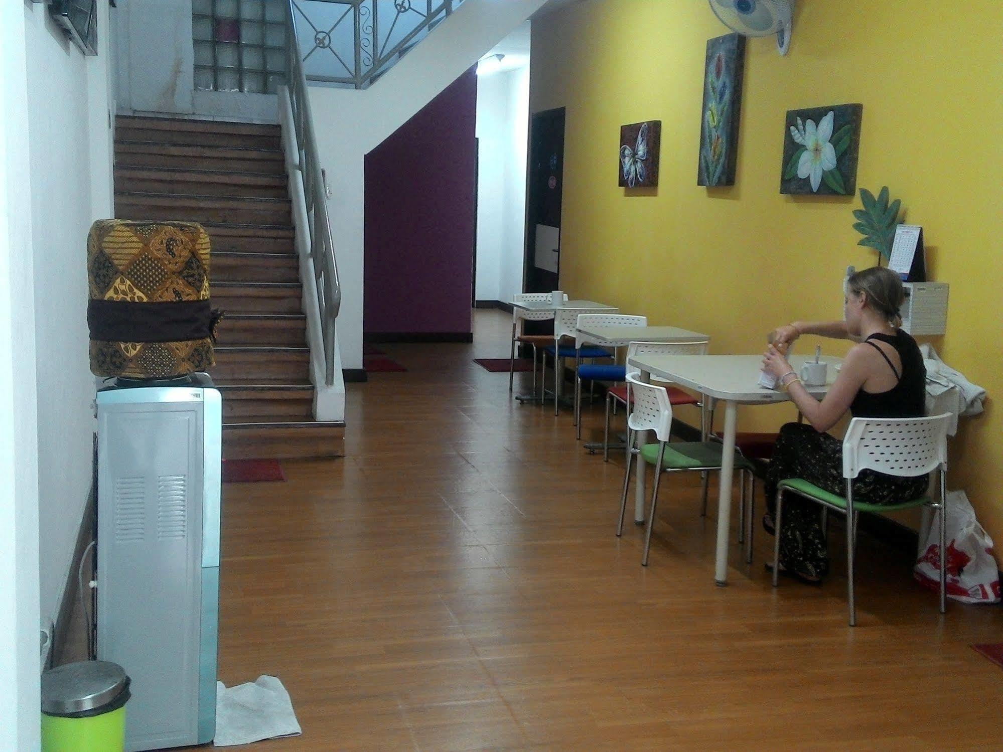 Cx Hostel Kuta Raya Kültér fotó